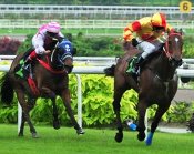 Kinracer races away while World War tries to peg him back in vain.<br>Photo by Singapore Turf Club